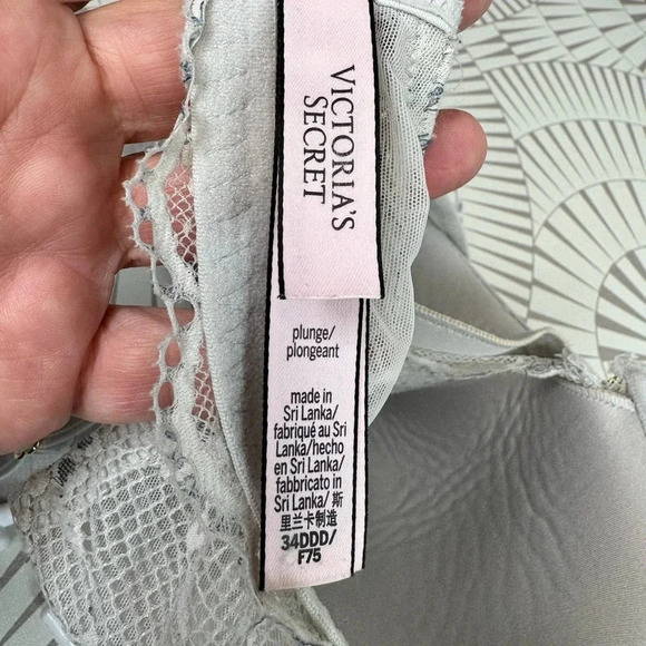 Victoria’s Secret Women’s Plunge Bra Light Blue with Lace Overlay Size 34DDD - Picture 2 of 7